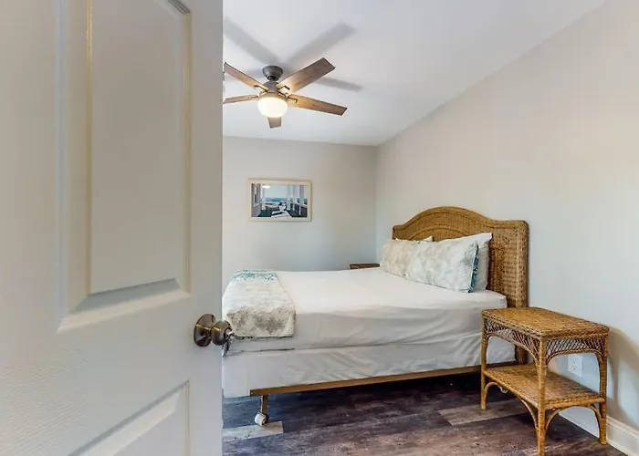 Apartment La Vista Bay-112 - 75th St -lower -c *