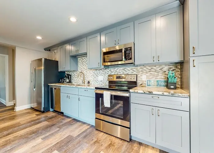La Vista Bay-112 - 75th St -lower -c *